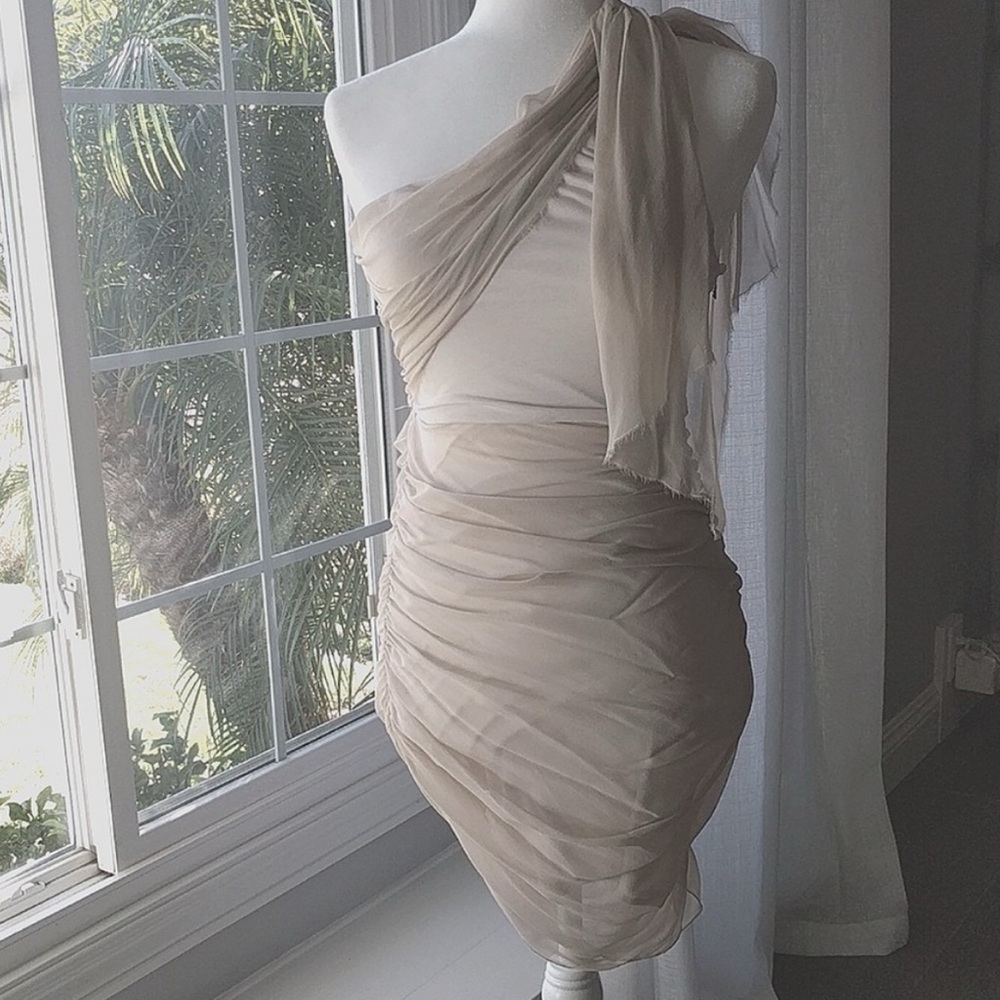 Alice & Olivia nude ruched dress